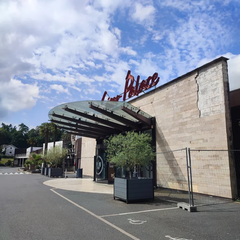 Side facade and entrance of Casino JOA César Palace de Saint-Paul-lès-Dax