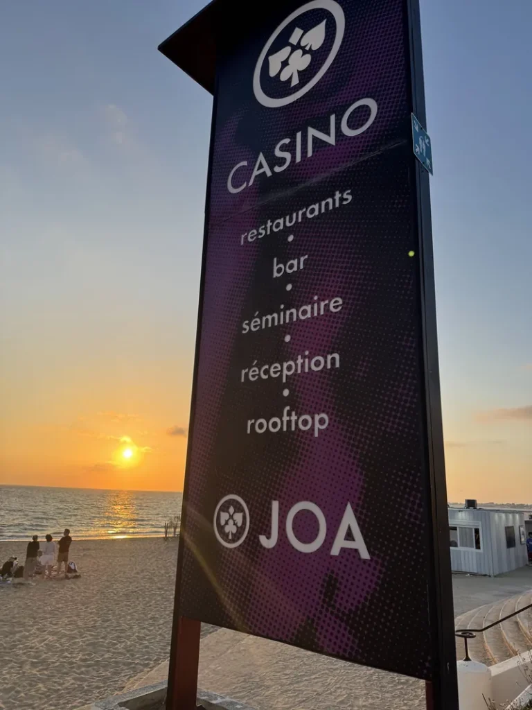 Casino direction sign beside the beach at Casino JOA de Châtelaillon