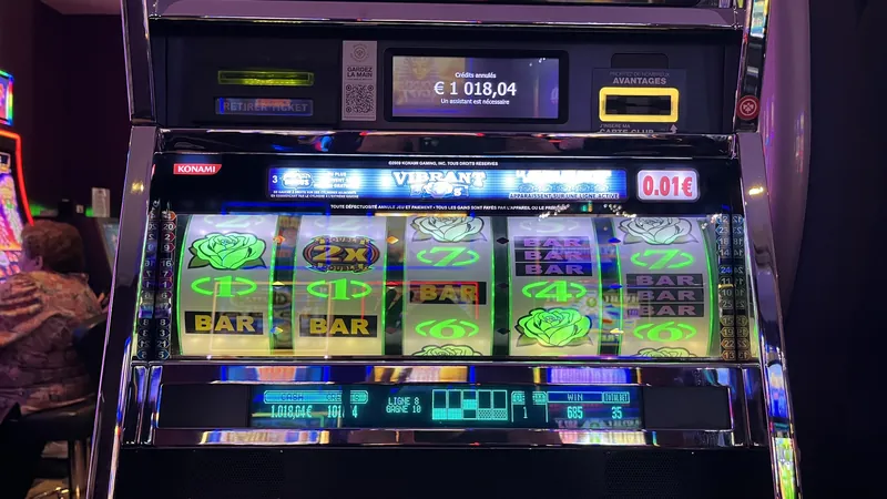 Classic slot machine display at Casino JOA de Fouras