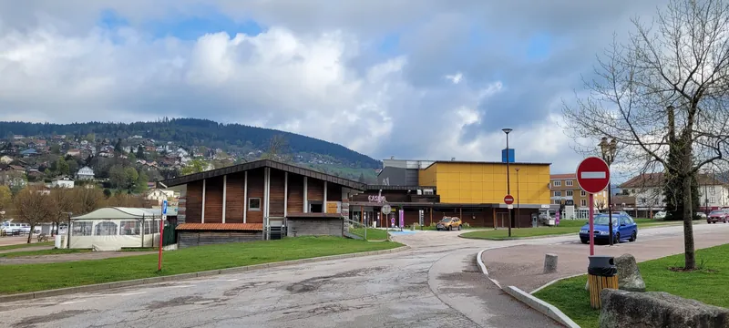 Casino facade with the hills in the background at Casino JOA de Gérardmer