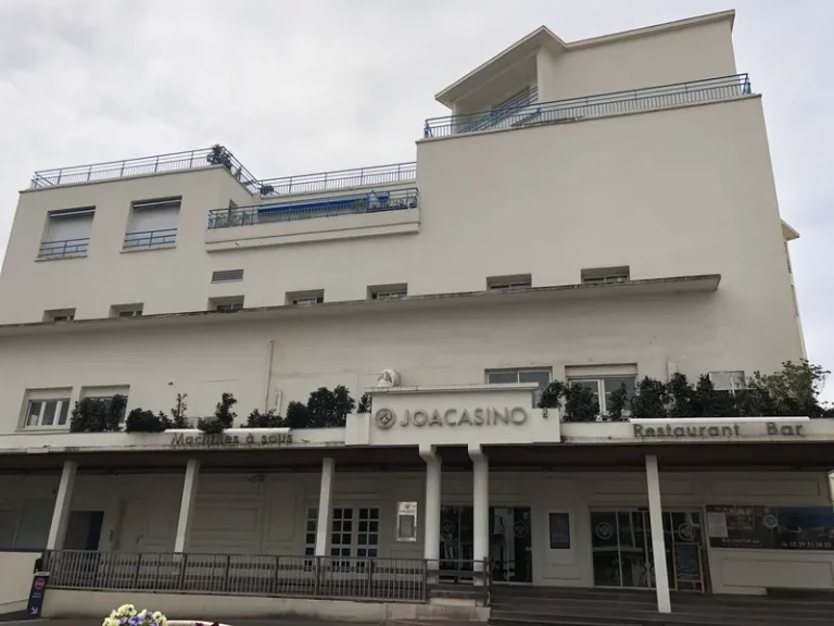 Daytime view of the white facade of Casino JOA de Saint-Jean-de-Luz