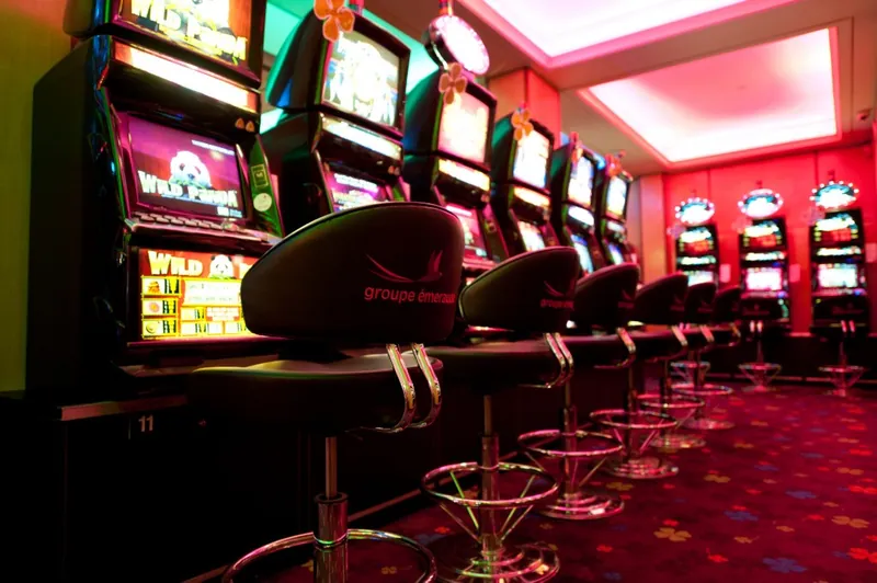 Row of slots above red carpet at Casino JOA de Saint-Jean-de-Monts
