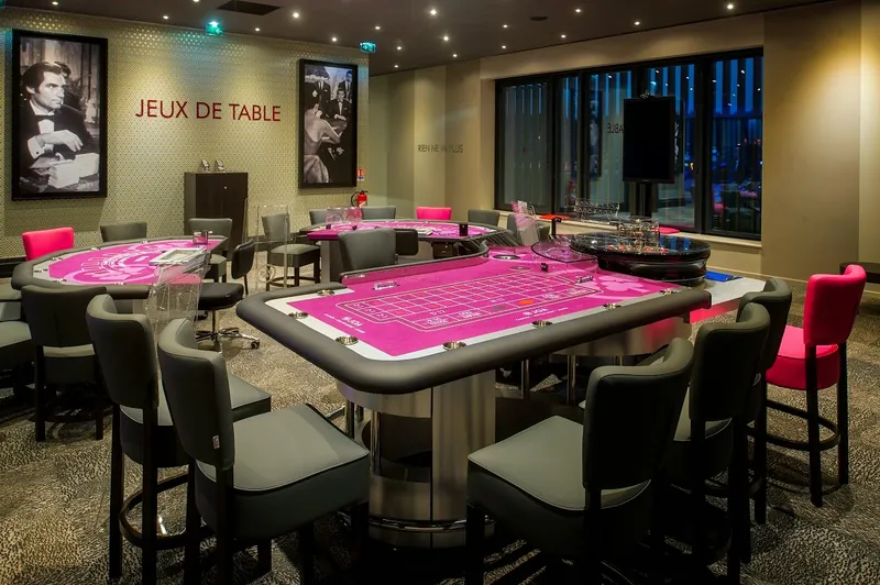 Pink gaming table at Casino JOA du Lac du Der
