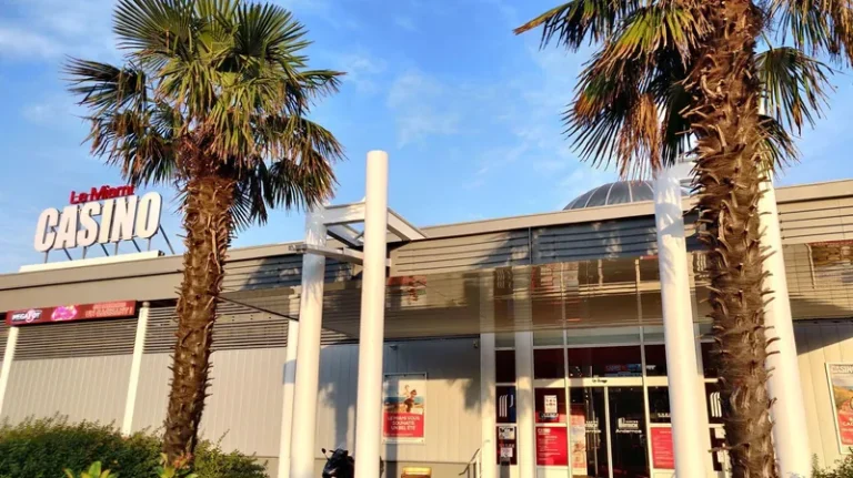 Façade du Casino Partouche Andernos Le Miami en journée