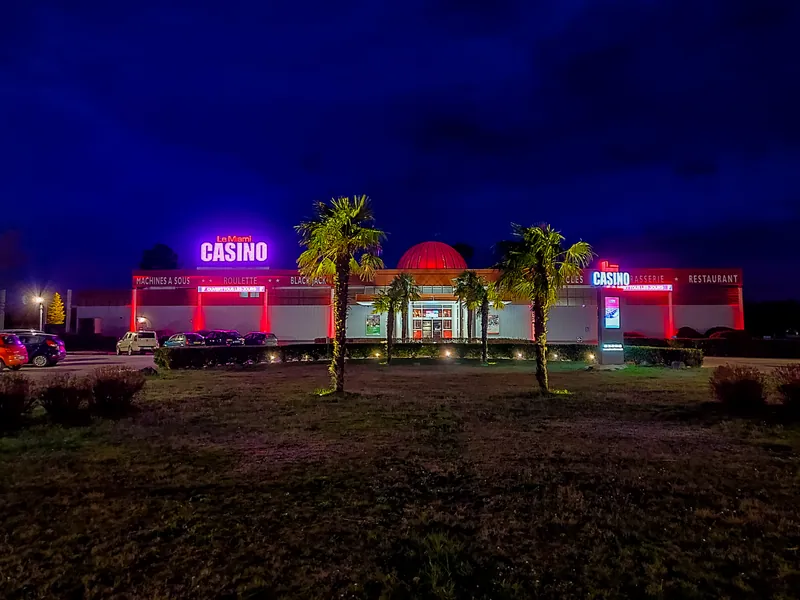 Façade du Casino Partouche Andernos Le Miami de nuit