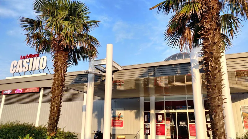 Façade du Casino Partouche Andernos Le Miami en journée