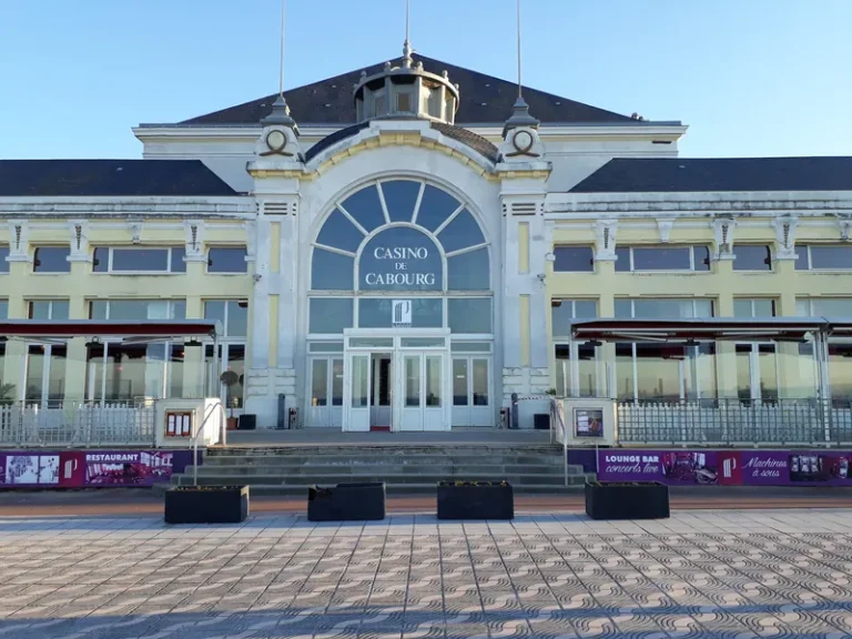 Façade du Casino Partouche Cabourg
