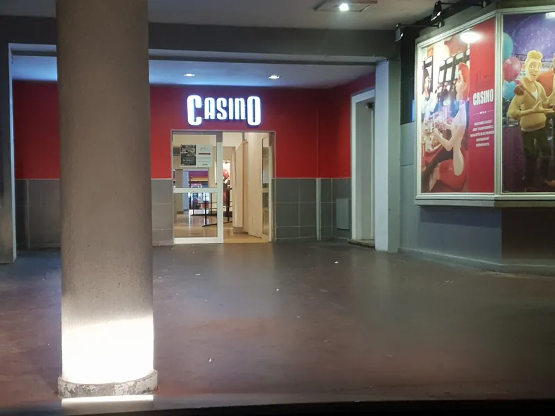 Entrée située dans la galerie du Casino Partouche Calais