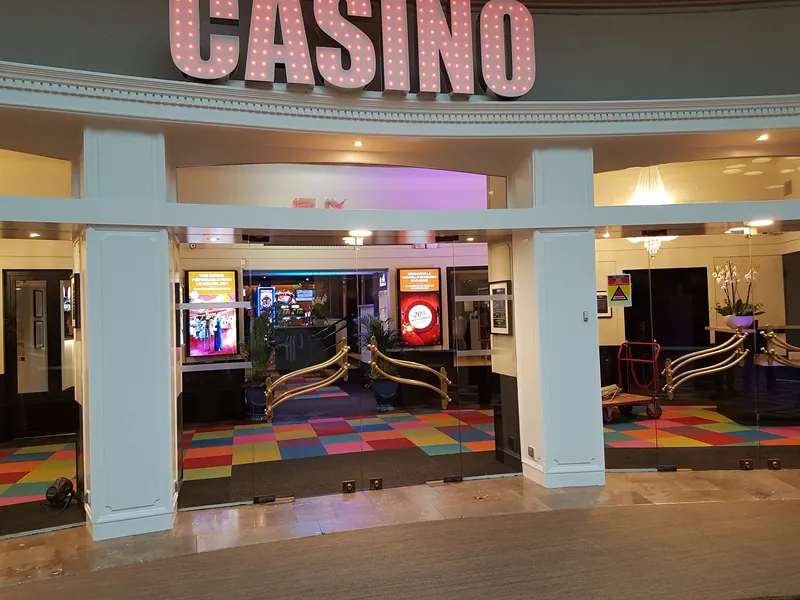 Entrée de la salle de jeux du Casino Partouche Calais