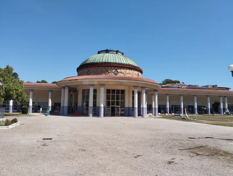 Entrée de la rotonde du Casino Partouche Contrexéville