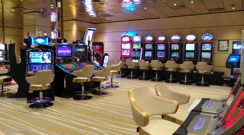 Salle de machines à sous du Casino Partouche Contrexéville