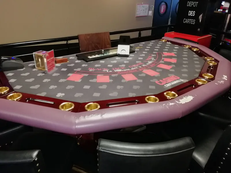 Table de blackjack au Casino Partouche Coutainville