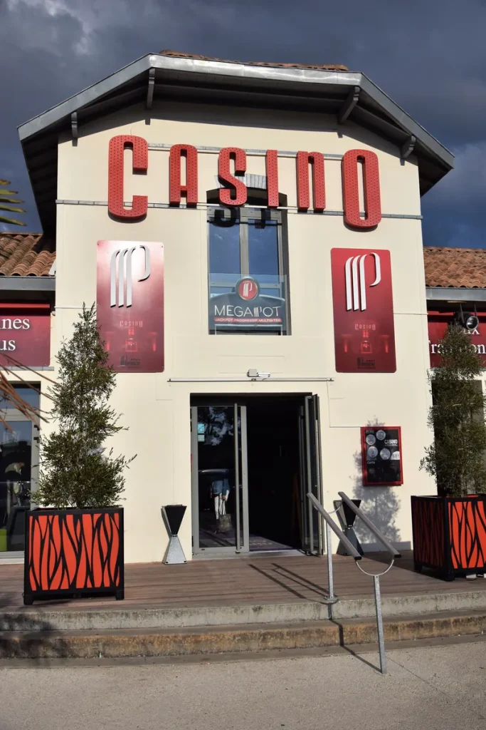 Entrée principale au Casino Partouche La Tremblade