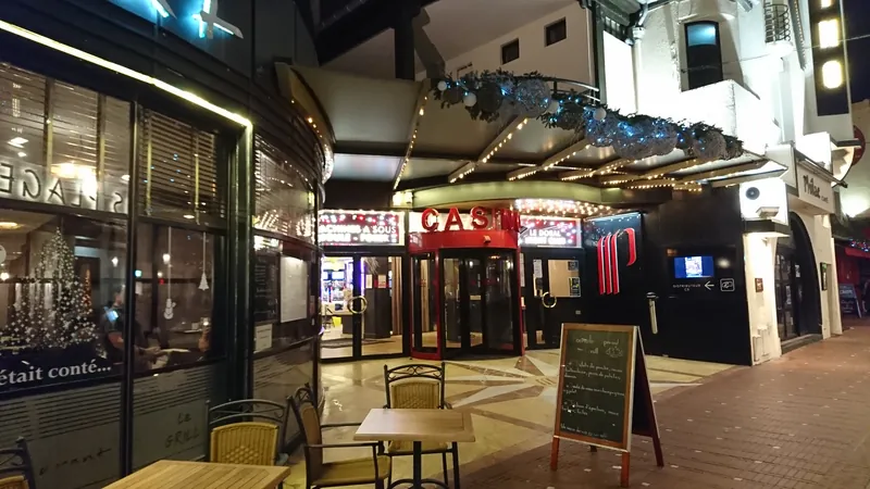 Terrasse du casino la nuit au Casino Partouche Le Touquet