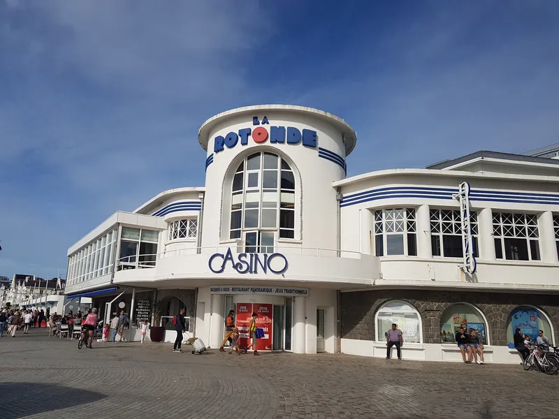 Façade au Casino Partouche Pléneuf-Val-André