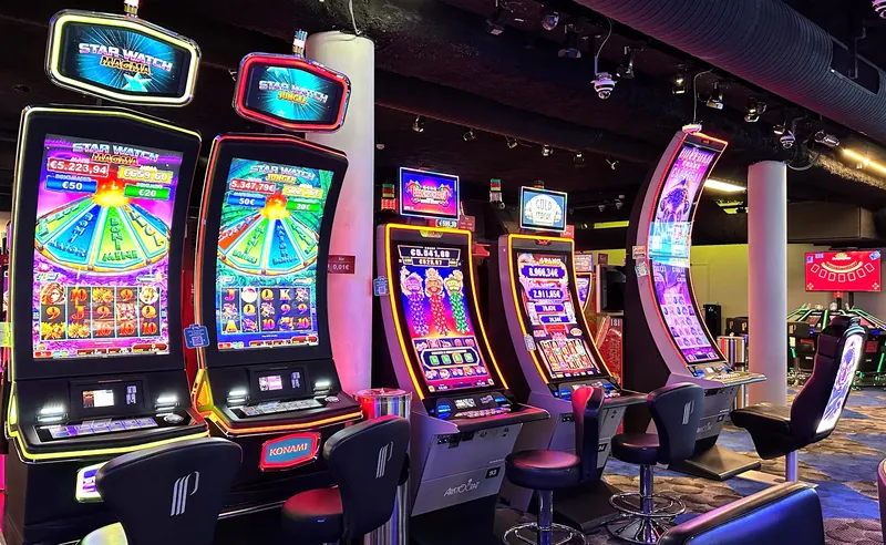 Machines à sous lumineuses au Casino Partouche Pléneuf-Val-André
