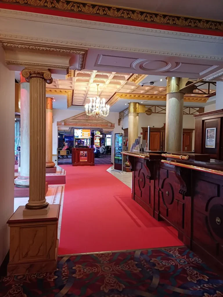 Hall d’accueil du Casino Partouche Plombières-les-Bains