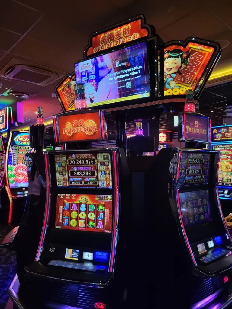 Machines colorées du Casino Partouche Pornichet
