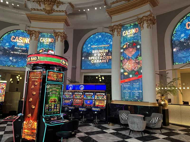 Espace de machines à sous du Casino Partouche Royat