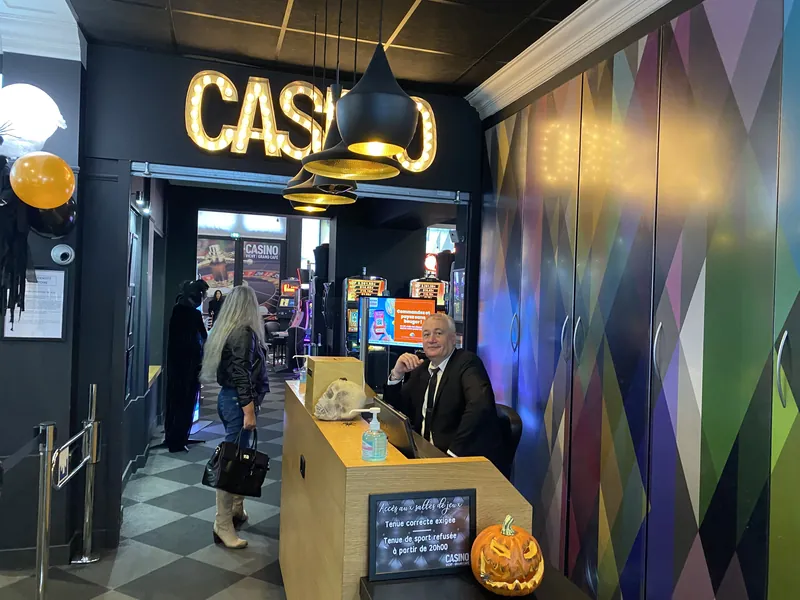 Accueil intérieur du Casino Partouche Vichy Grand Café