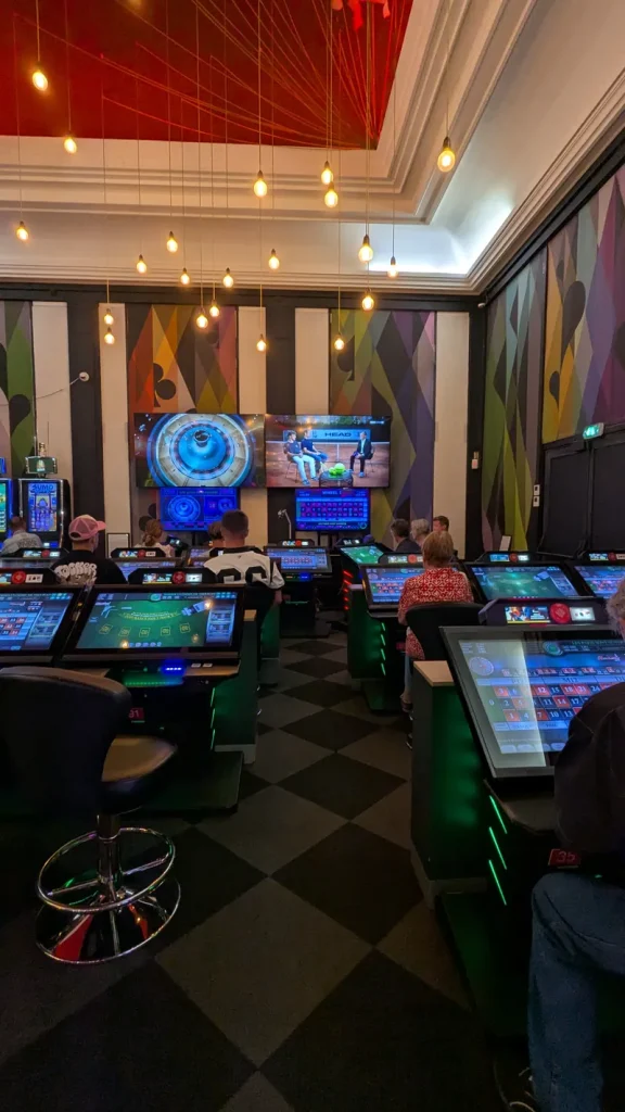 Jeux électroniques du Casino Partouche Vichy Grand Café