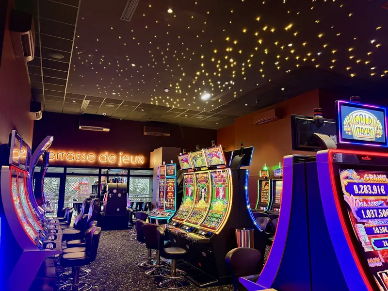 Salle de machines à sous du Casino Partouche Vichy Grand Café