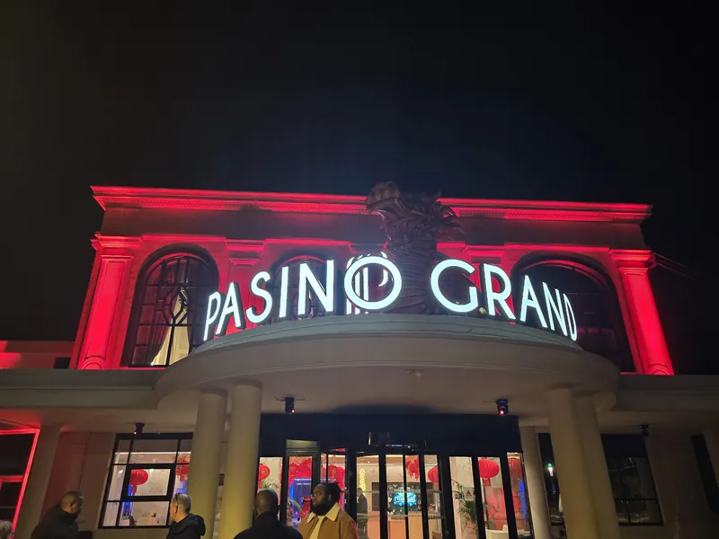 Façade principale du Pasino Grand Partouche La Tour de Salvagny