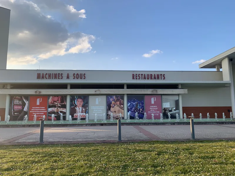 Façade latérale au Pasino Partouche Saint-Amand-les-Eaux