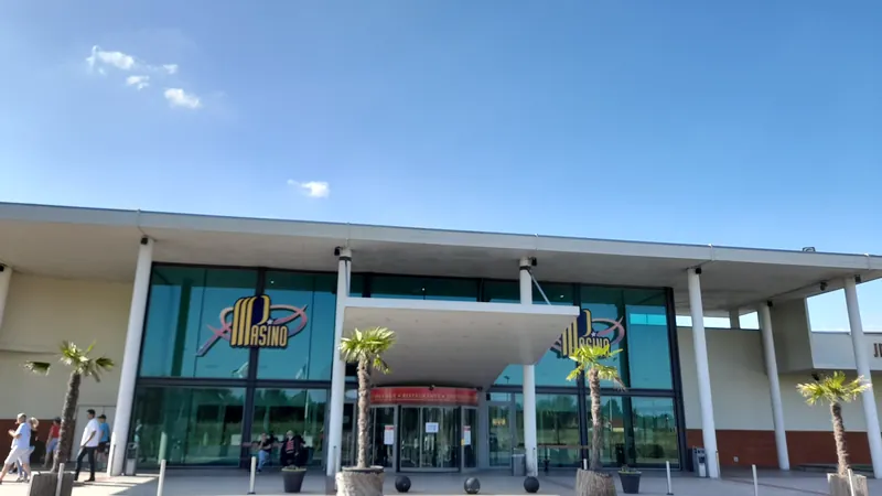 Façade vitrée au Pasino Partouche Saint-Amand-les-Eaux